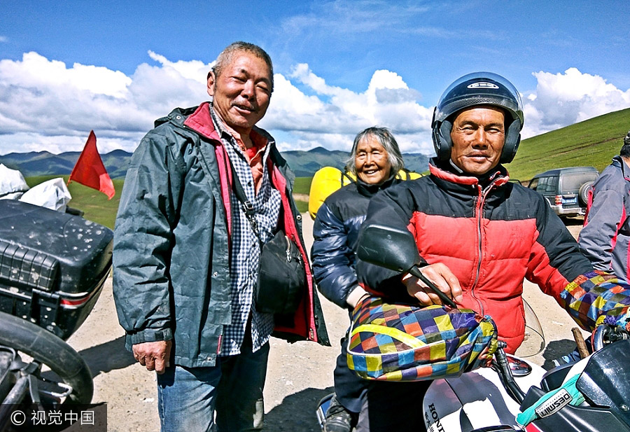 Man gives 84-year-old mother a motorcycle ride to Tibet