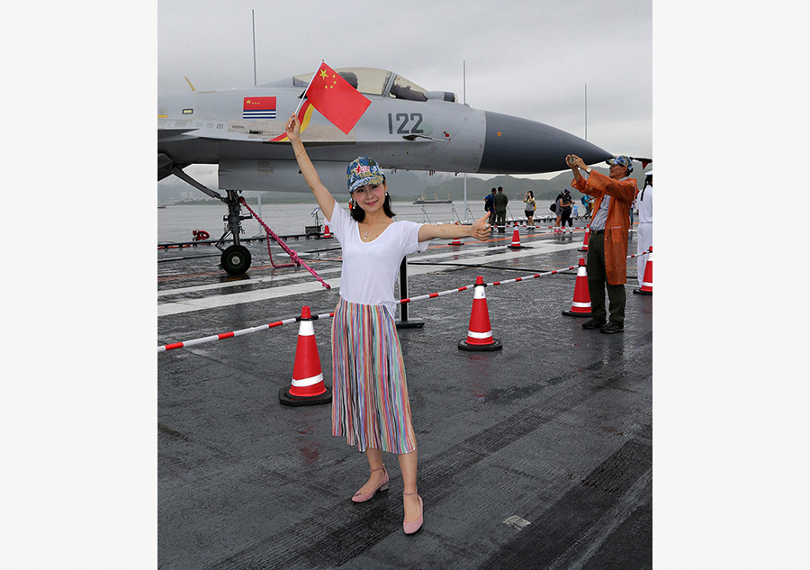 Hong Kong residents get up close to CNS Liaoning aircraft