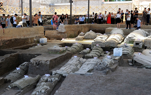 Playwright Tang Xianzu's tomb found in East China