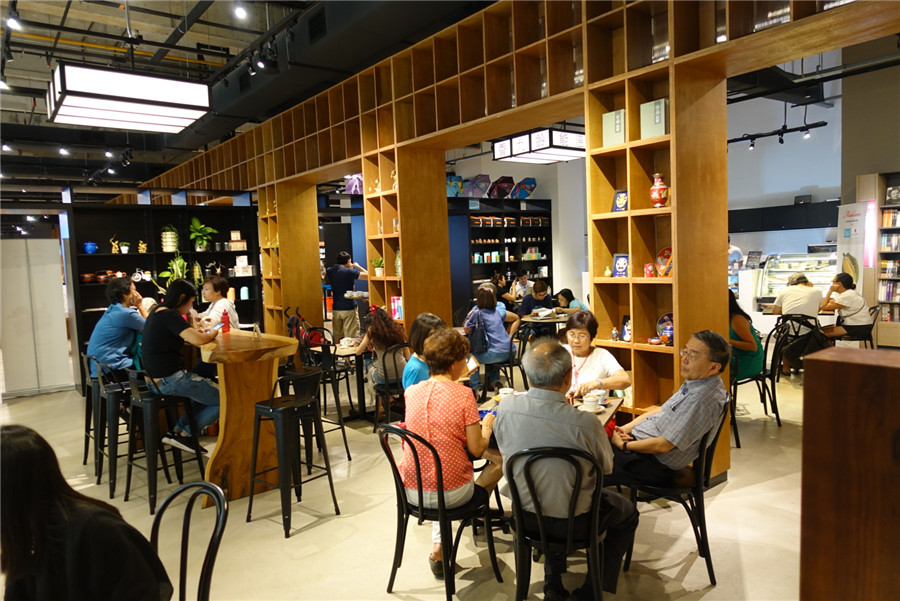 Bookstore taps demand for Chinese books in Malaysia