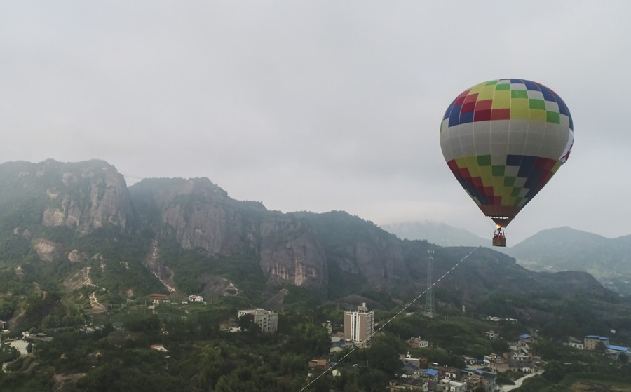 Chinese female BASE jumper leaps off hot air balloon