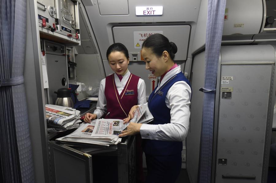 Daughter succeeds mother as flight attendant in China Southern Airlines