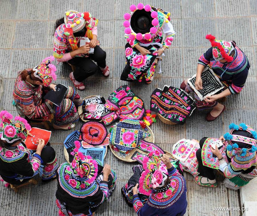 Embroidery works of Yi ethnic group