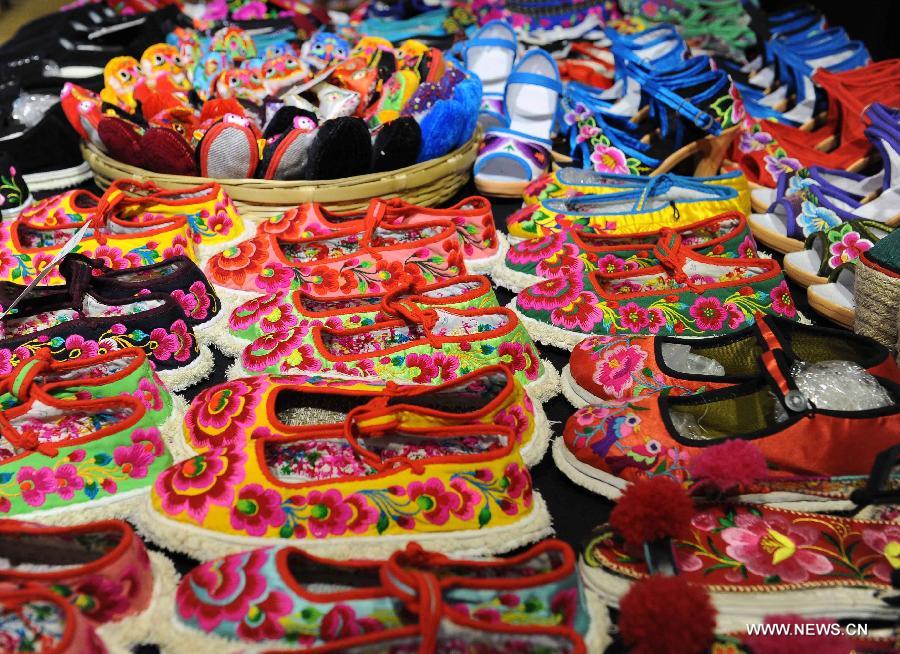 Embroidery works of Yi ethnic group