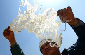 Couples in Shandong preserving puppetry