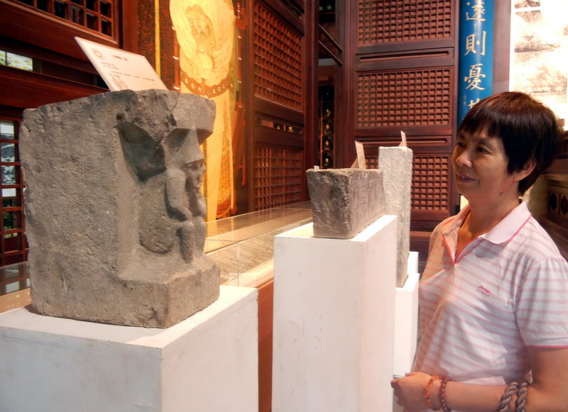 Han stone engraving art displayed in Suzhou