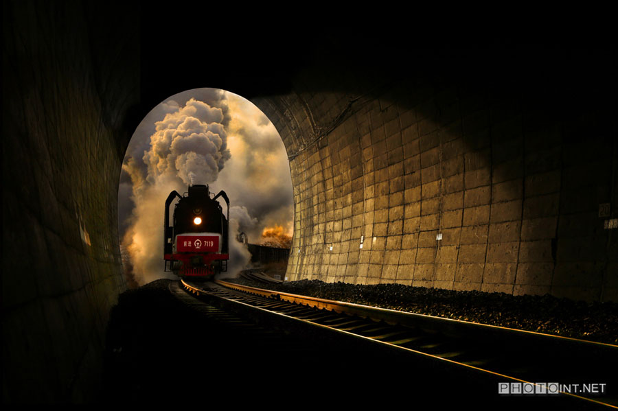 Photographer focuses lens on China's rail history