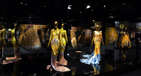 Exhibition featuring China's influence on western fashion opens in New York