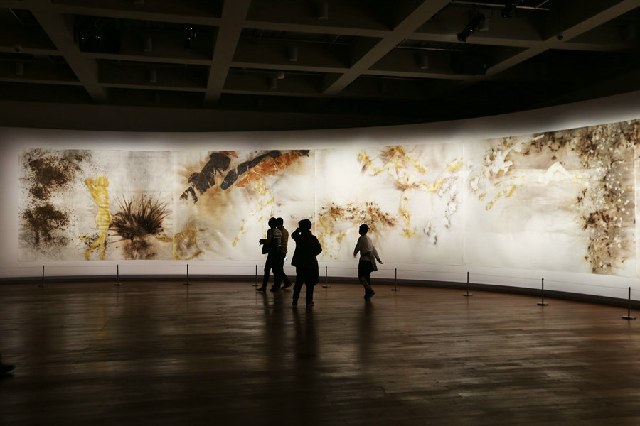 Suzhou displays Cai Guoqiang's gunpowder art 'Day and Night'