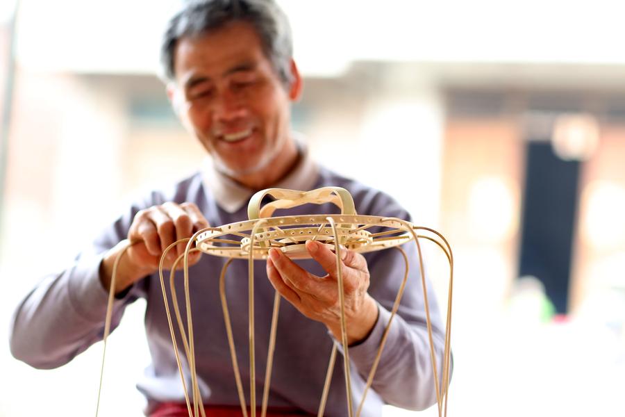 Hand-made birdcage family workshop in China's Guangxi