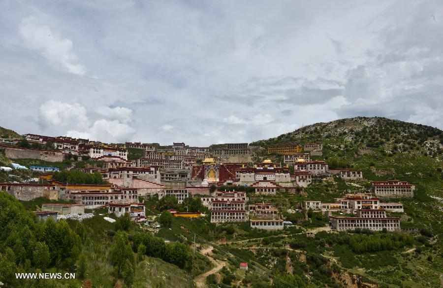 Huge Buddha portrait unfolded in Lhasa's Gandan Temple