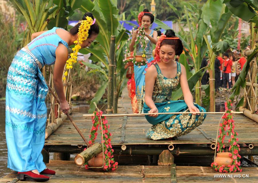 Water-splashing festival marked in Yunnan