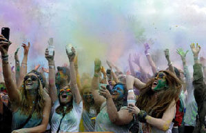 Spotlights of color run in Changsha