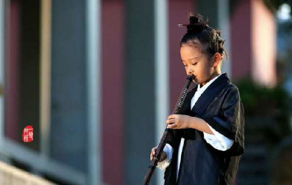 Cute photos of a little Taoist nun