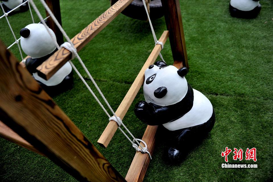 300 'Pandas' shown in Beijing