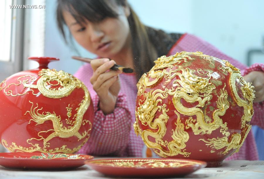 Lacquer thread sculpting listed as one of China's national intangible heritages