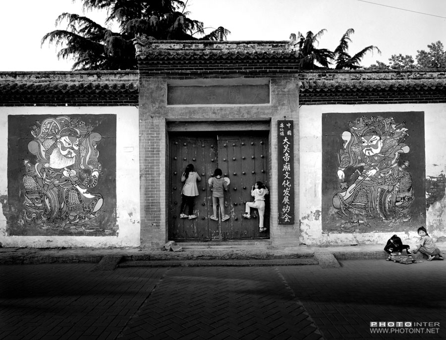 Ancestral temples and door gods of Chinese folk culture