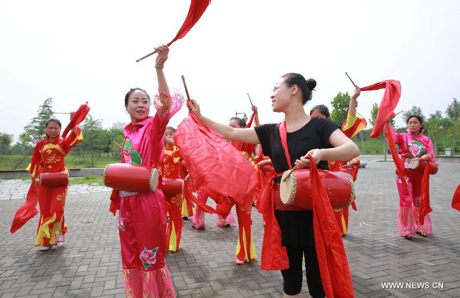 Villagers practice drum dance in China's Henan