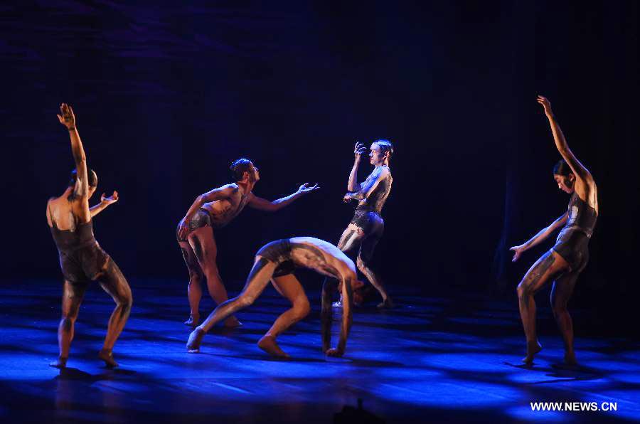 Dance drama 'Evolutionism' performed in Beijing