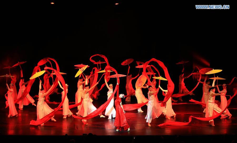 Chinese artists perform dance poem 'National Beauty' in Canada