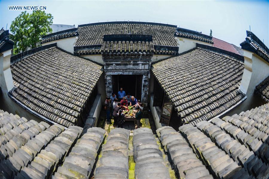 Villagers make rice dumplings to mark Dragon Boat Festival