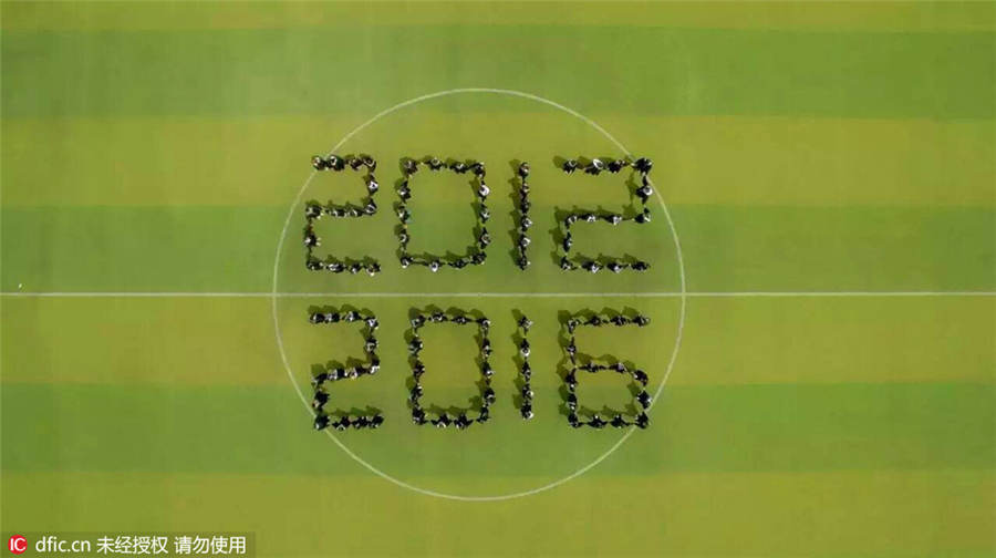 Jilin students celebrate graduation in creative way