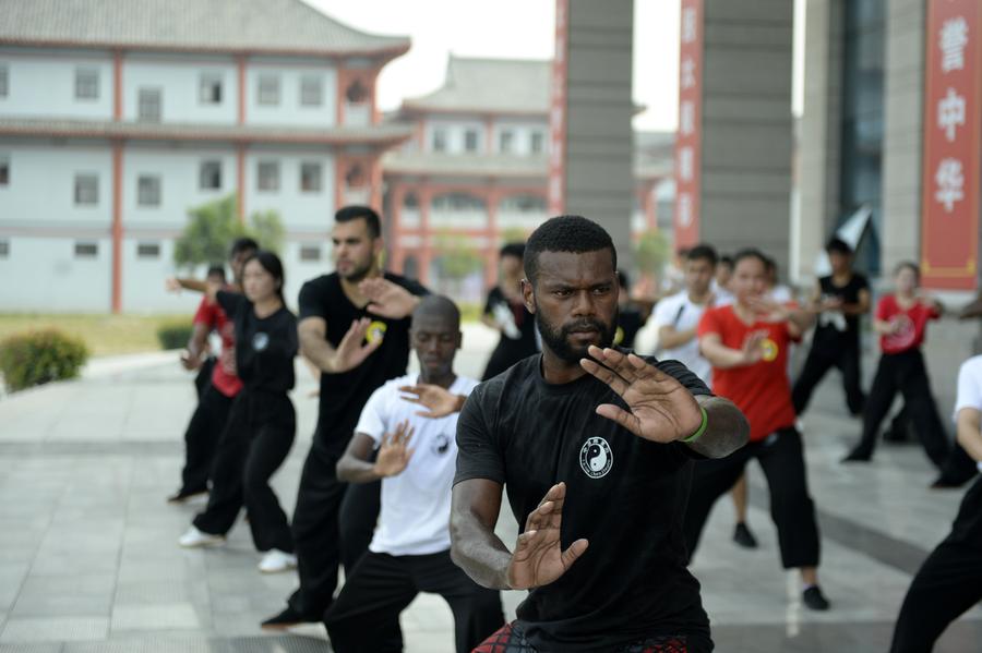 Foreign apprentices learn tai chi in Chenjiagou