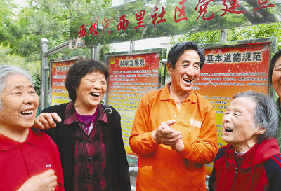 紅旗飄飄：服務(wù)，到人民最需要的地方