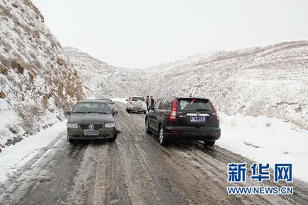 甘肅臨夏四月出現(xiàn)降雪天氣(圖)