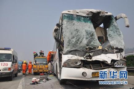 滬昆高速湖南湘潭段發(fā)生多起連環(huán)車禍 1人死亡