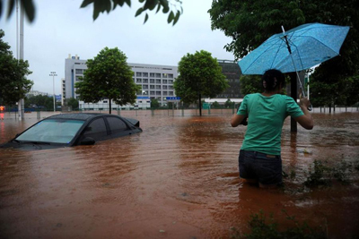 暴雨突襲長(zhǎng)沙 部分路段被淹(圖)