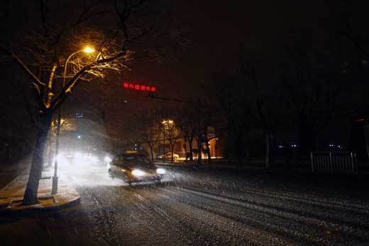 組圖：三月降春雪 素裹銀裝扮靚京城