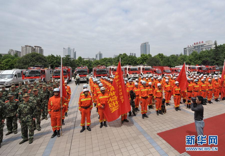 軍隊、消防、醫(yī)療等部門迅速馳援雅安受災區(qū)