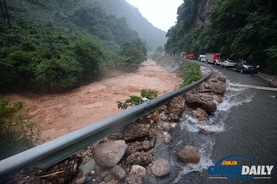 高清直擊：都江堰特大型高位山體滑坡 已確認(rèn)2人死亡