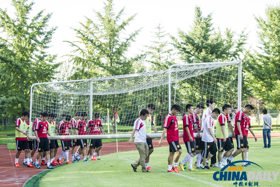 代理主帥傅博首次率國足訓(xùn)練 備戰(zhàn)東亞杯