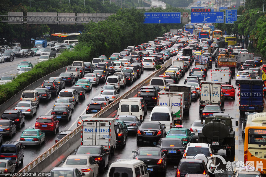 暴雨過后廣州全城大塞車 車龍匯聚車速慢如蝸牛