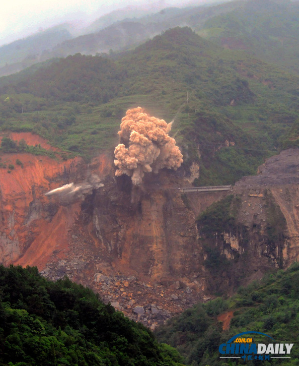 四川漢源三交鄉(xiāng)堰塞湖爆破排險