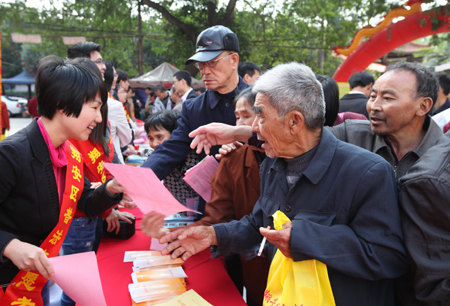 翔安“紅馬甲”溫暖新區(qū)每個角落