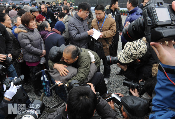 南京舉行國際和平集會悼念南京大屠殺30萬同胞遇難75周年