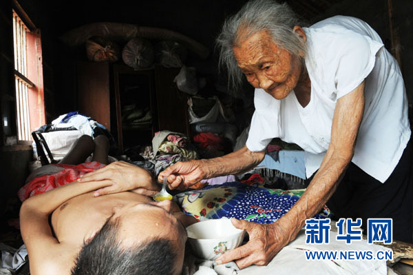 那口人間最溫暖的粥啊--95歲“最堅(jiān)強(qiáng)母親”的母愛(ài)