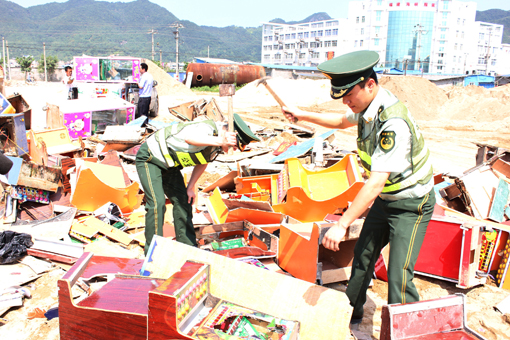 福建連江邊防官兵聯(lián)合公安部門(mén)銷(xiāo)毀賭博機(jī)