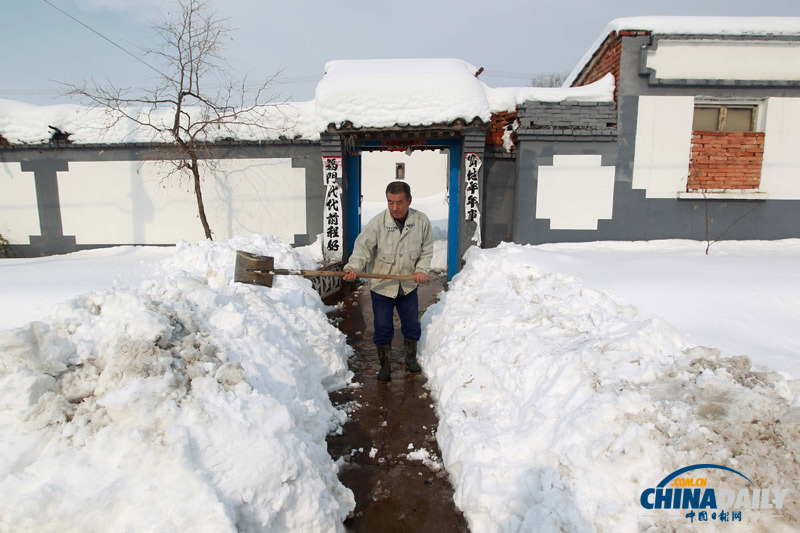 北京延慶遭遇52年來最大降雪 抗雪救災(zāi)有序進(jìn)行