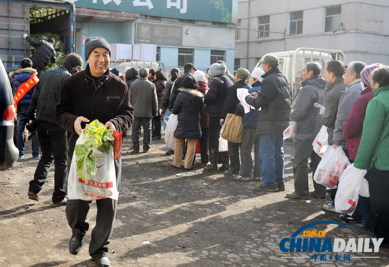 山西太原：愛心大白菜 免費(fèi)送市民