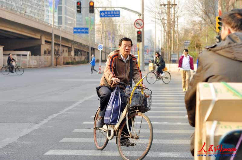 五花八門的中國(guó)式過馬路（組圖）