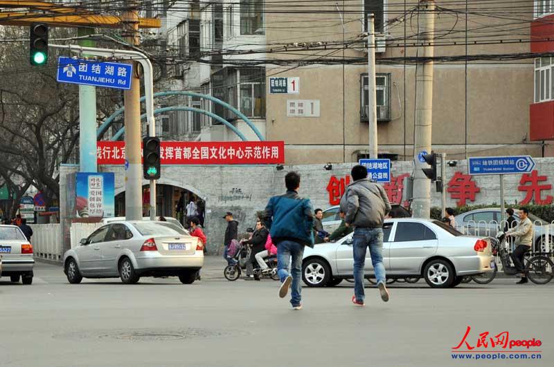 五花八門的中國式過馬路（組圖）