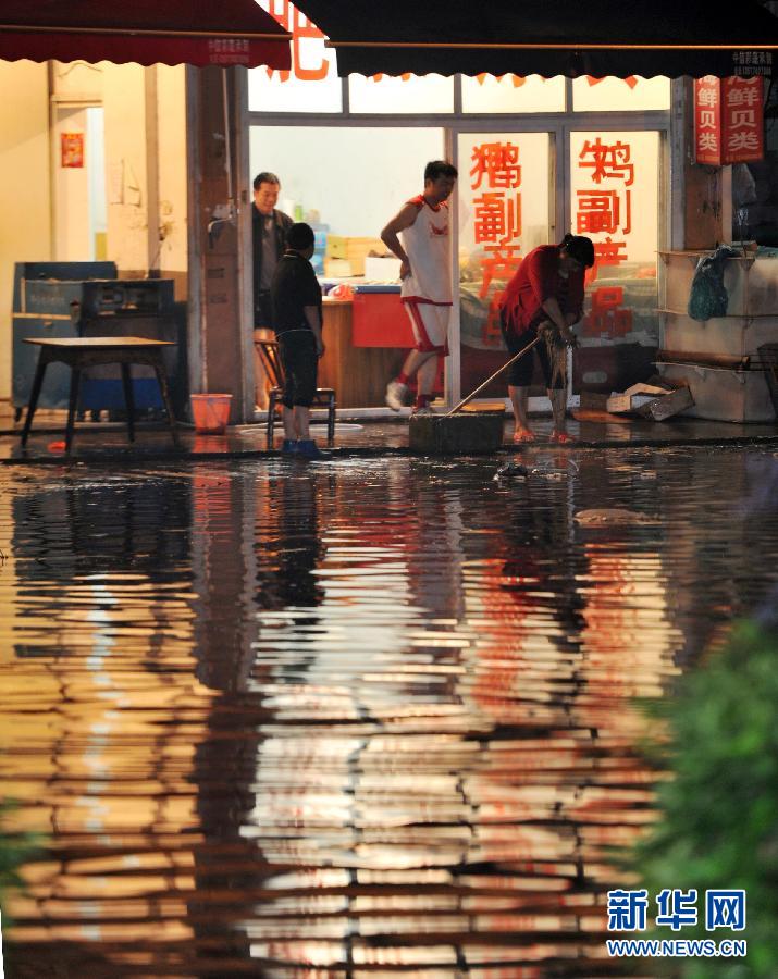 暴雨襲長沙 城區(qū)現(xiàn)內澇[組圖]