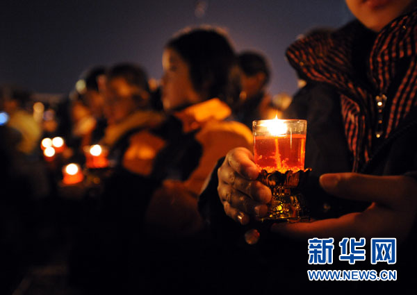 南京舉行“和平燭光祭”悼念南京大屠殺遇難同胞