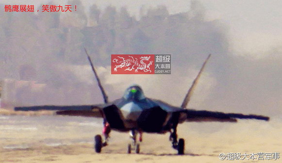 殲-31隱身戰(zhàn)機成功首飛 殲-11B空中伴飛