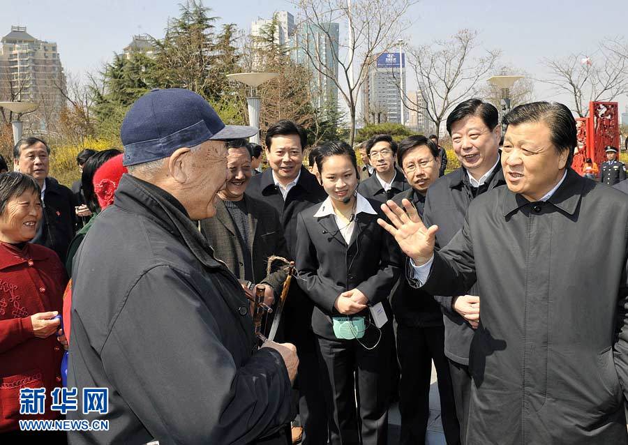 “接地氣才能有底氣”——記中共中央政治局常委劉云山