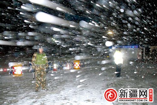 風(fēng)雪阻斷新疆13條路段